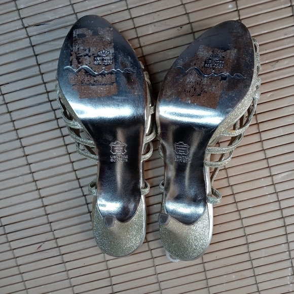 Nina New York women's 4" stiletto heel sandal. Sz 7.5M. Gold glitter leather sli - Picture 11 of 11